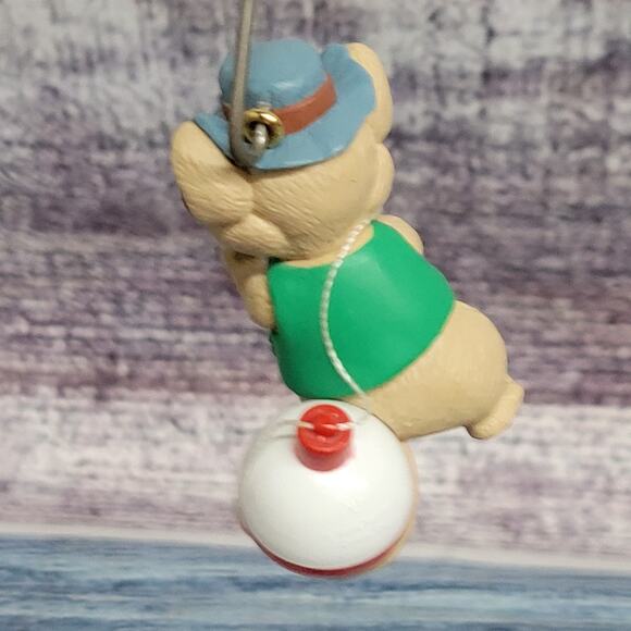 Vintage 1994 Hallmark (Merry Fishmas) keepsake Christmas ornament mouse - Picture 7 of 8